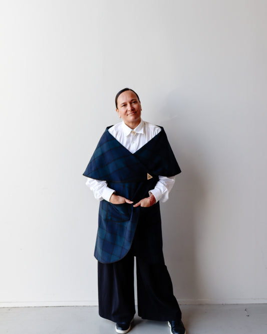 1. Cape (Long), Black swatch - Maunga