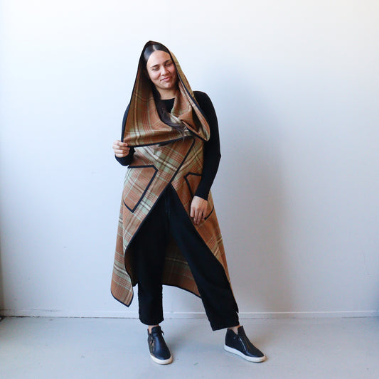 Cape (Straight Edge), Brown swatch - Ngutu Kākā