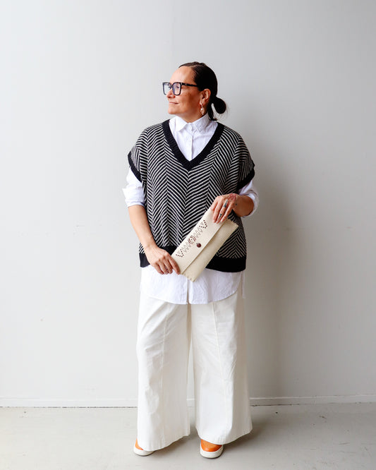 1. TC Vol. IV_ Locked in KNIT VEST - Black & white #413