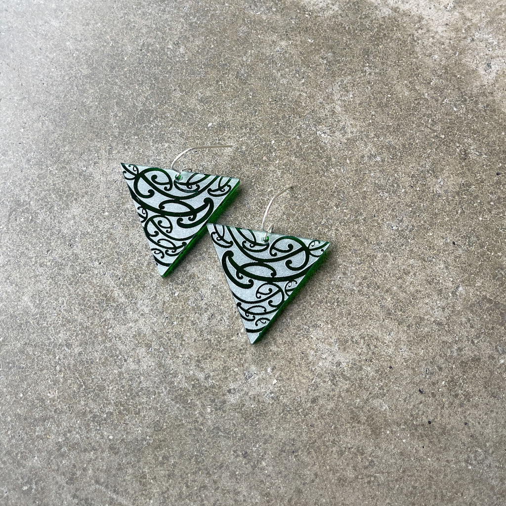 Earrings Green tint, Papatūānuku